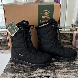 Women’s snow boots Size 7.